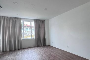 Taman Mount Austin @ 1st Floor Shoplot For Rent 