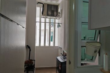 1Medini & Medini Signature