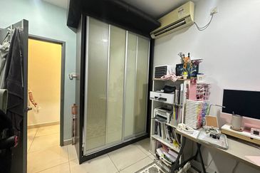 Golden Sands Seaview Residence