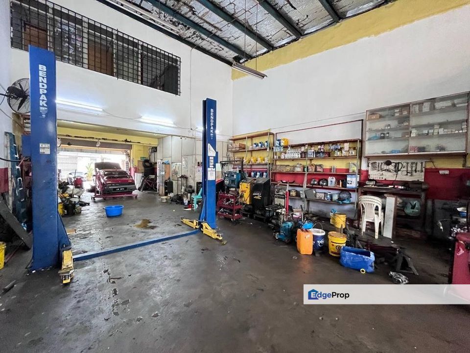 Taman University @ Skudai / 1.5 Storey Factory , Johor, Skudai