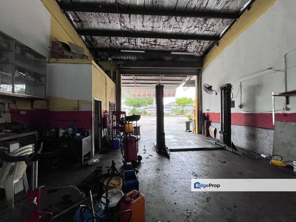 Taman University @ Skudai / 1.5 Storey Factory , Johor, Skudai