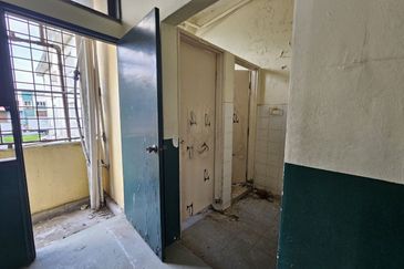 Taman Mount Austin Commercial