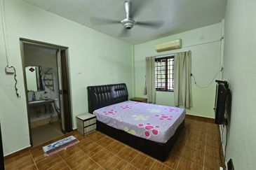 Lily & Jasmine Apartment