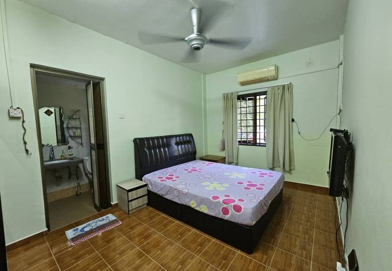 Lily & Jasmine Apartment