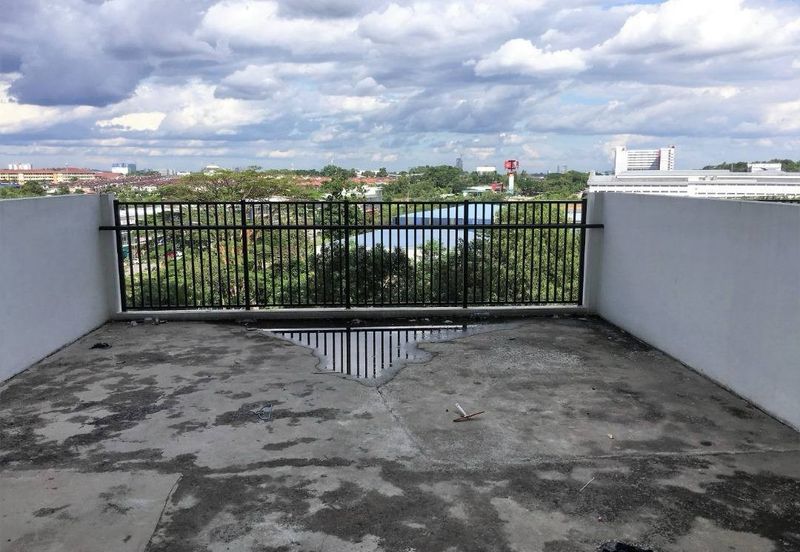 Aliff Avenue @ Tampoi, Studio with huge Space private Garden 