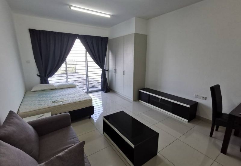 Aliff Avenue @ Tampoi, Studio with huge Space private Garden 