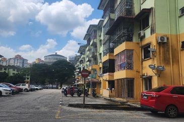 Lily & Jasmine Apartment