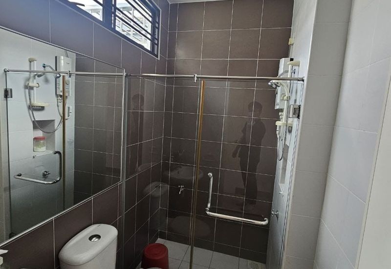 Maple Red, Adda Heights