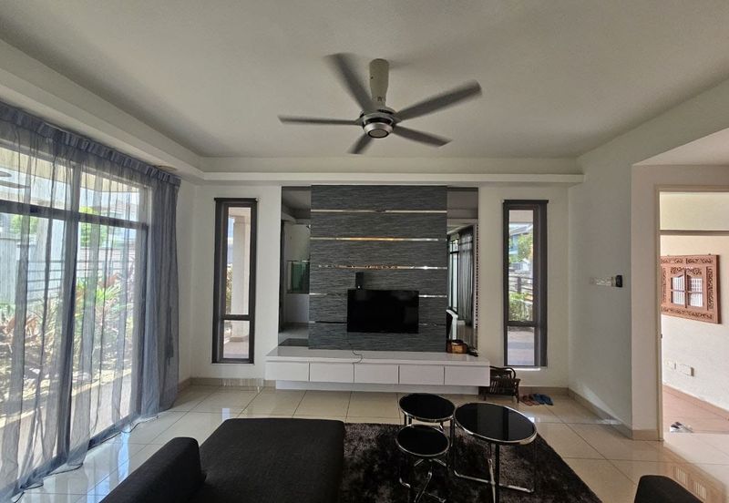 Maple Red, Adda Heights