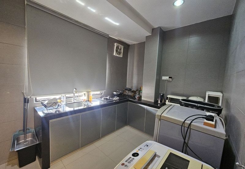 Maple Red, Adda Heights