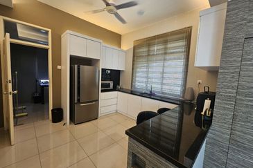 Maple Red, Adda Heights