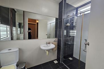 Maple Red, Adda Heights