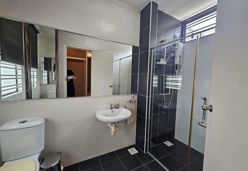 Maple Red, Adda Heights