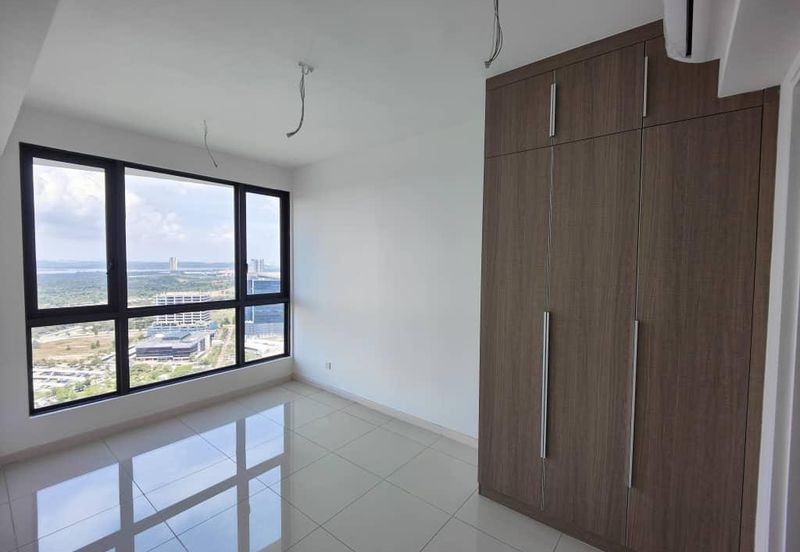 The M @ Medini Macrolink