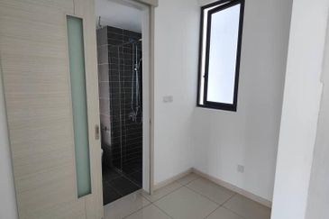 The M @ Medini Macrolink