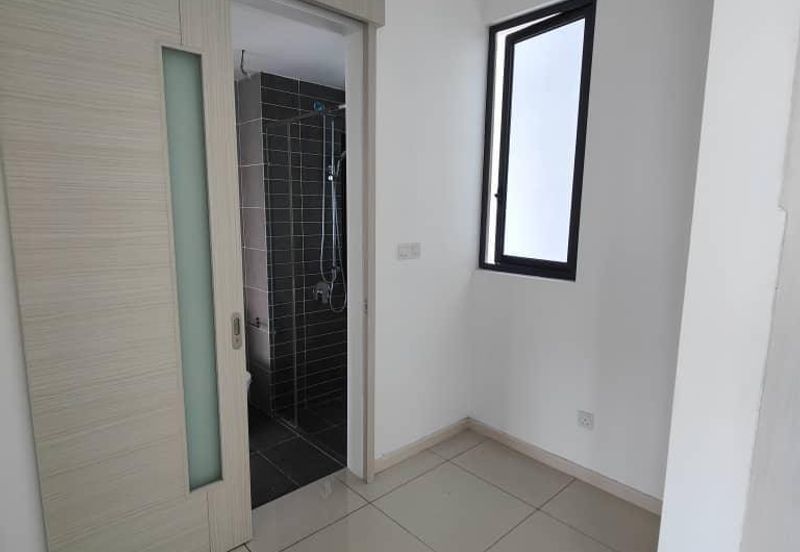 The M @ Medini Macrolink