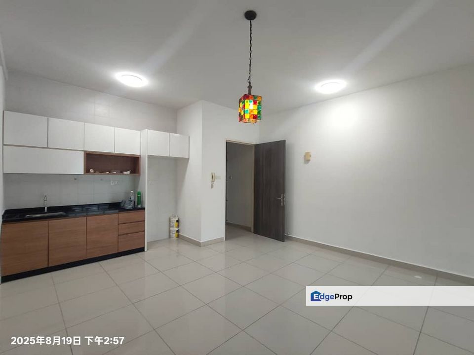 SkySuites @ Jb Town, Condo For Rent Partial Furnish with 2 Parking Lots , Johor, Johor Bahru