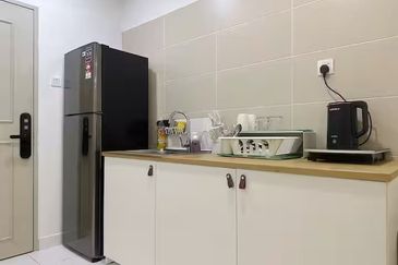 Akademik Suite @ Mount Austin