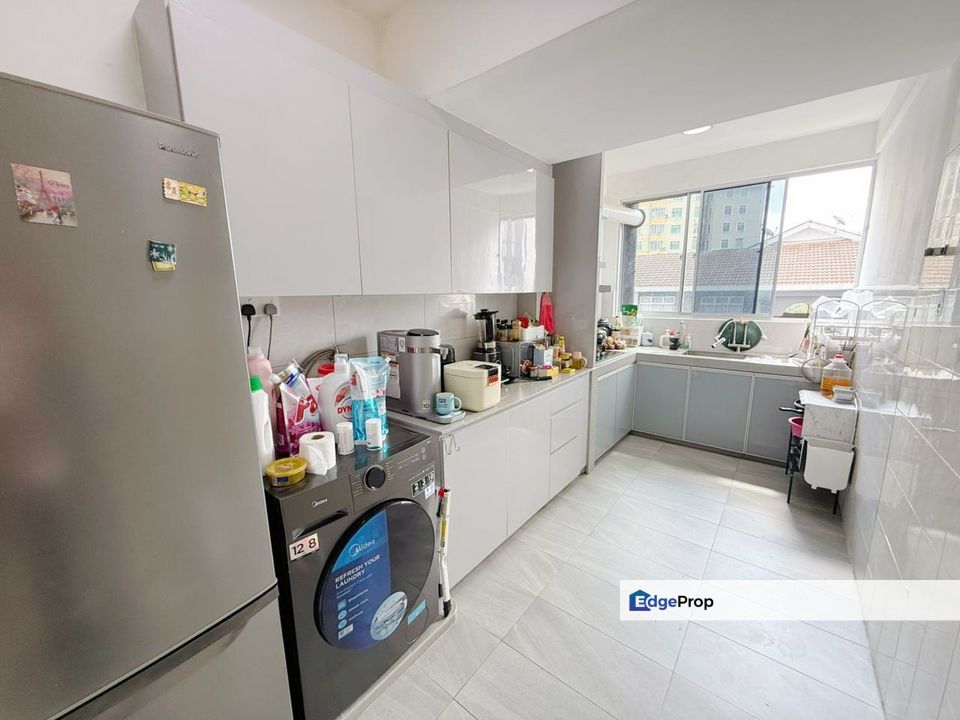 Bayu Puteri 2 Apartment @ Taman Bayu Puteri, For Sale Fully Renovated, Gated Guarded , Johor, Johor Bahru