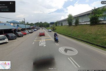 Kangkar Tebrau @ Taman Bunga Rose, Taman Daya,Pandan!  Double Storey Shoplot For sale 