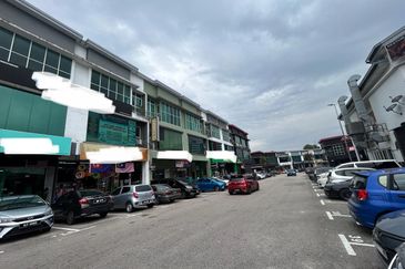 Taman Dataran Larkin @ 2 Units Adjoining 3 Storey Shoplot For Sale 