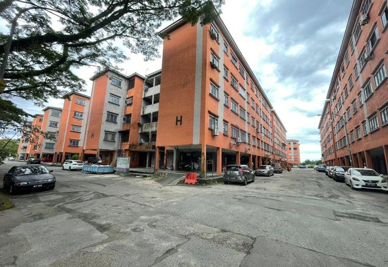 Taman Pulai Utama Flat