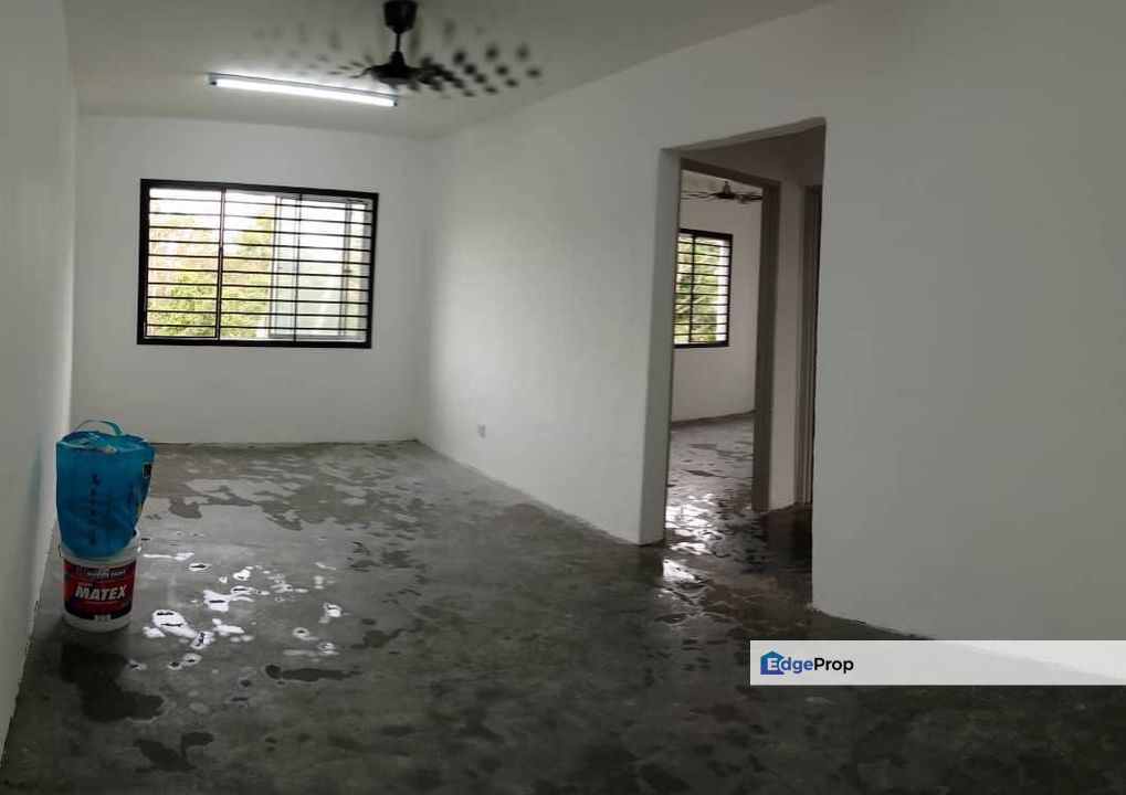 Taman Desa Kempas Flat Low Cost For Sale 1st Floor Spacious Car Park , Johor, Johor Bahru