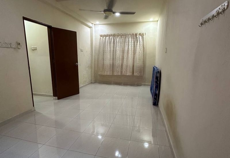 Taman Pulai Utama Flat