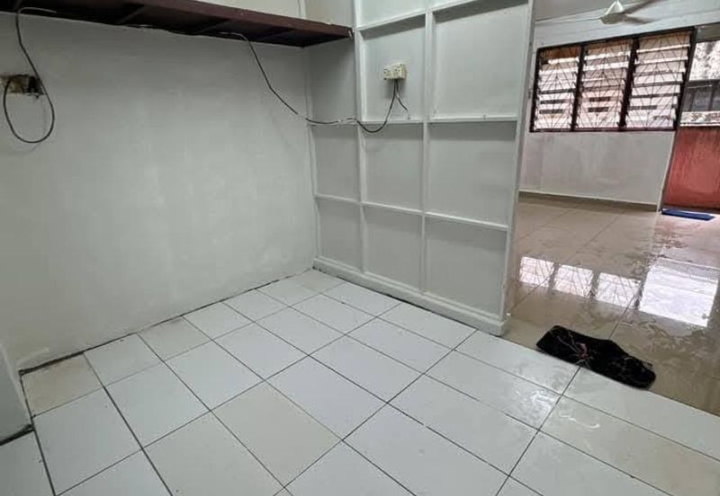 Flat Taman Ungku Tun Aminah