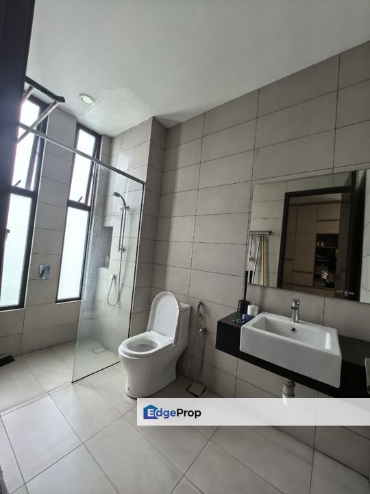 Isola Grandeur @ Senibong Cove, Permas Jaya, 3 Storey Bungalow with Canal View For Sale Fully Renovated , Johor, Masai