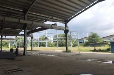 OFF JALAN BUKIT KEMUNING