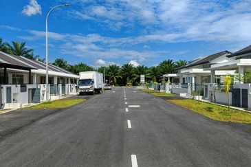 RUMAH BARU | BOOKING RENDAH Semi D 1 Tingkat Bukit Changgang Banting Near KLIA