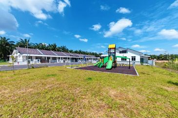 RUMAH BARU | BOOKING RENDAH Semi D 1 Tingkat Bukit Changgang Banting Near KLIA