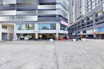 2 Sty Corner Lot Shop Office Savanna Southville City