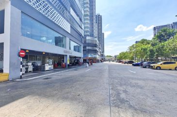 2 Sty Corner Lot Shop Office Savanna Southville City