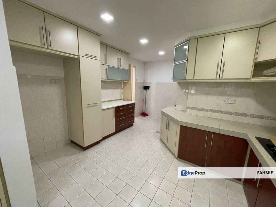 Lower ground floor. 2 parking lots. Gita Bayu. Seri Kembangan. , Selangor, Seri Kembangan