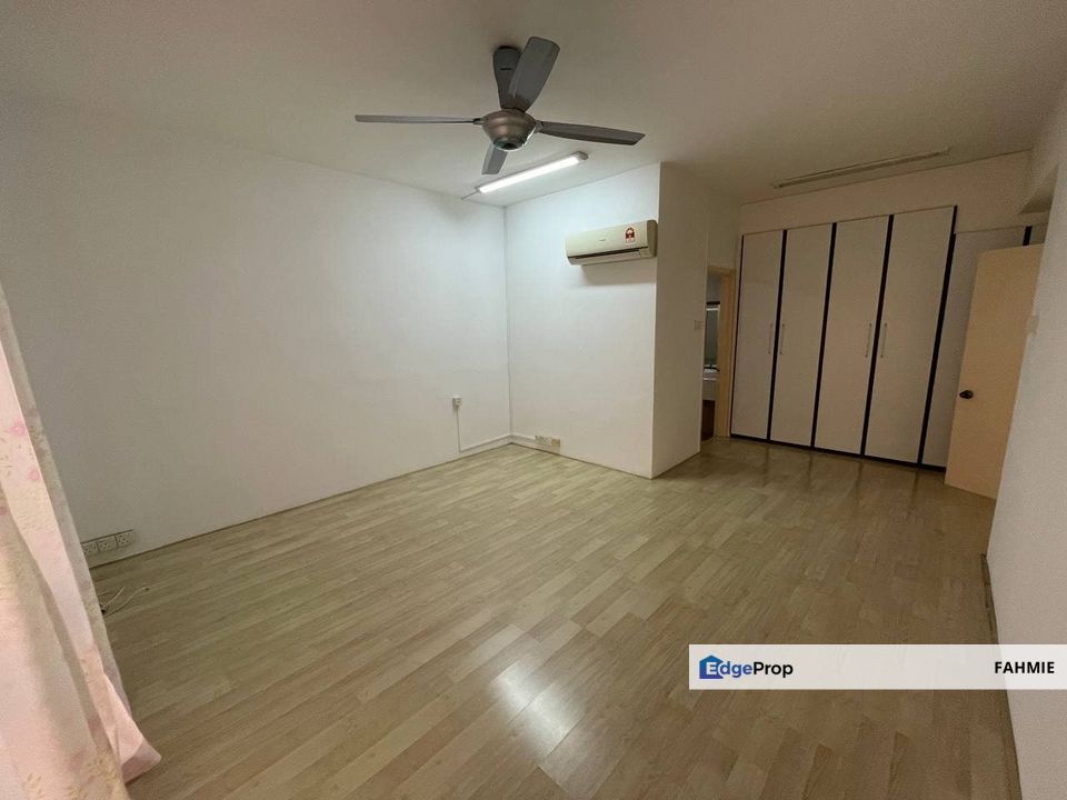 Lower ground floor. 2 parking lots. Gita Bayu. Seri Kembangan. , Selangor, Seri Kembangan