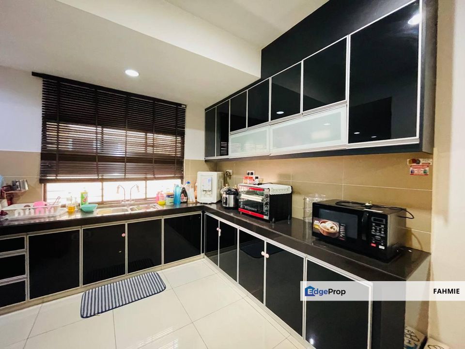 Corner lot. Freehold. Taman Pinggiran USJ. , Selangor, USJ