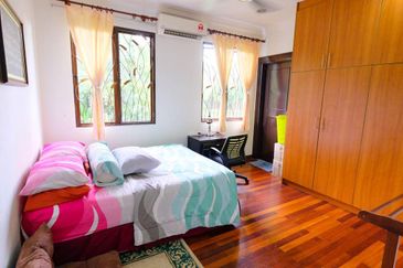 Private pool. South facing. Ara Damansara. 