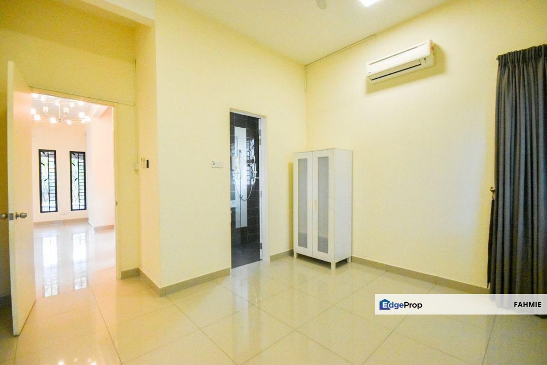 Corner lot with private pool. Laman Kekwa. Nilai Impian. , Negeri Sembilan, Nilai