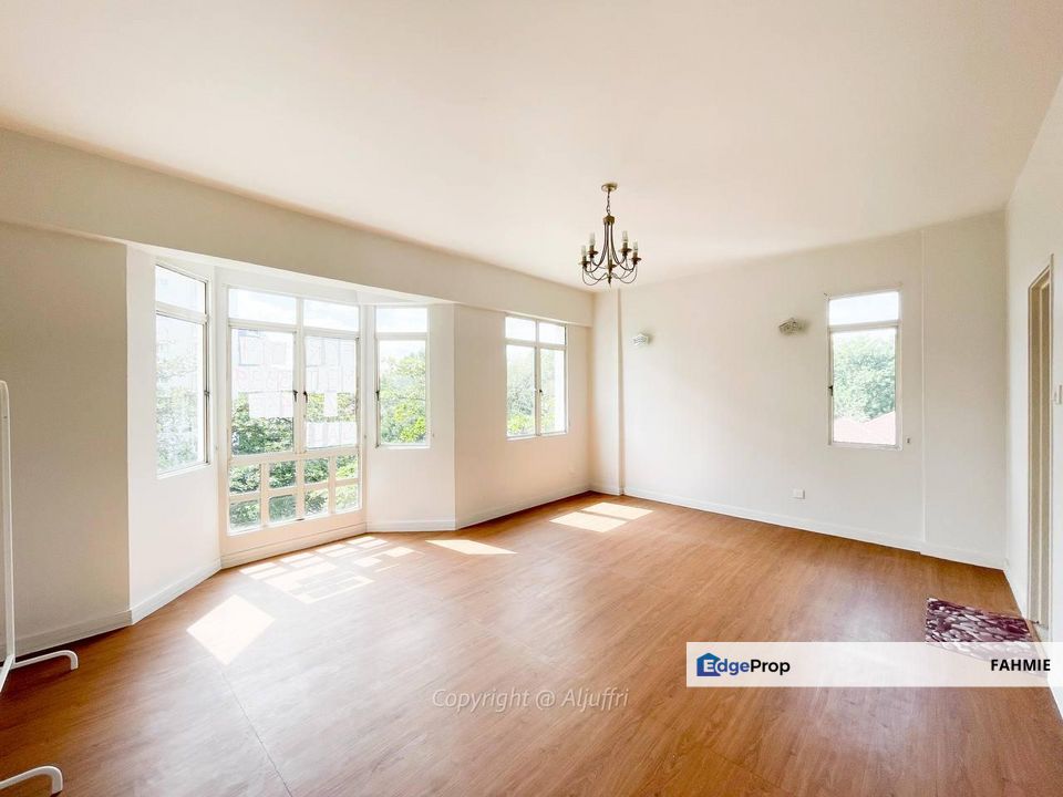 Freehold. Bungaraya Condominium. Saujana Subang. , Selangor, Saujana 