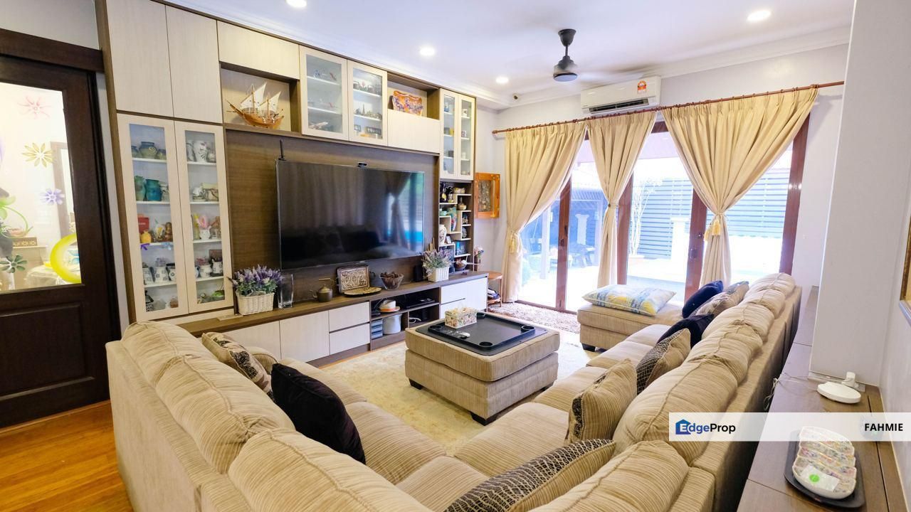 Nicely renovated bungalow with pool. Ara Damansara. , Selangor, Ara Damansara