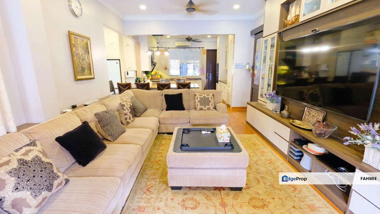 Nicely renovated bungalow with pool. Ara Damansara. , Selangor, Ara Damansara