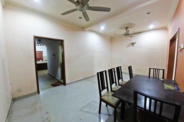 Freehold. Not facing other house. Taman Setiawangsa. 