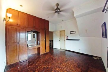 Freehold. Not facing other house. Taman Setiawangsa. 