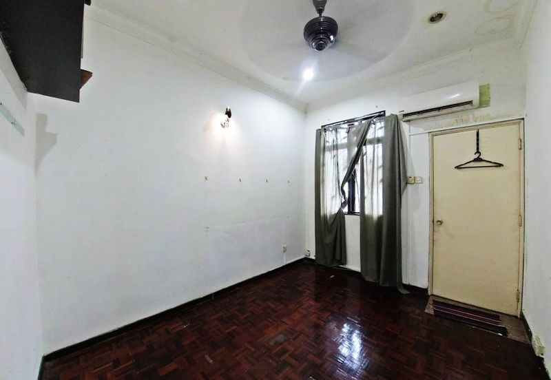 Freehold. Not facing other house. Taman Setiawangsa. 