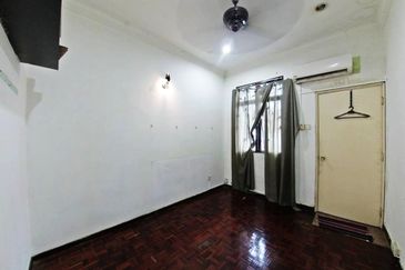 Freehold. Not facing other house. Taman Setiawangsa. 