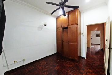 Freehold. Not facing other house. Taman Setiawangsa. 