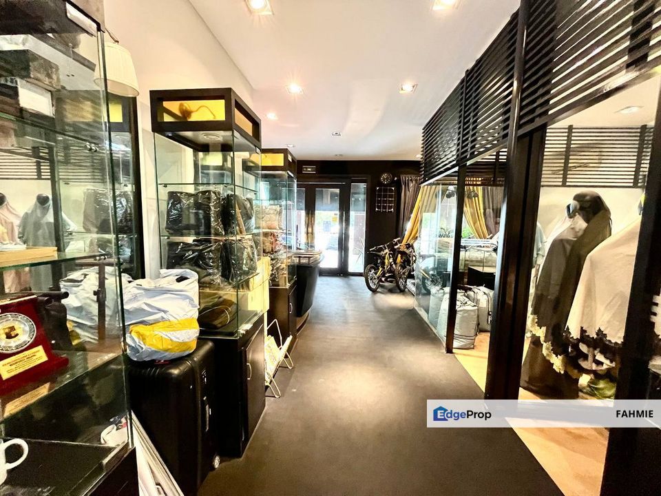 Facing main road. KLSC. Seksyen 5. Wangsa Maju. , Kuala Lumpur, Wangsa Maju