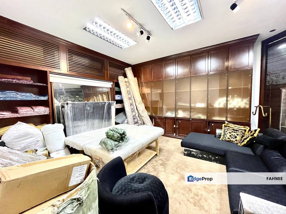 Facing main road. KLSC. Seksyen 5. Wangsa Maju. , Kuala Lumpur, Wangsa Maju